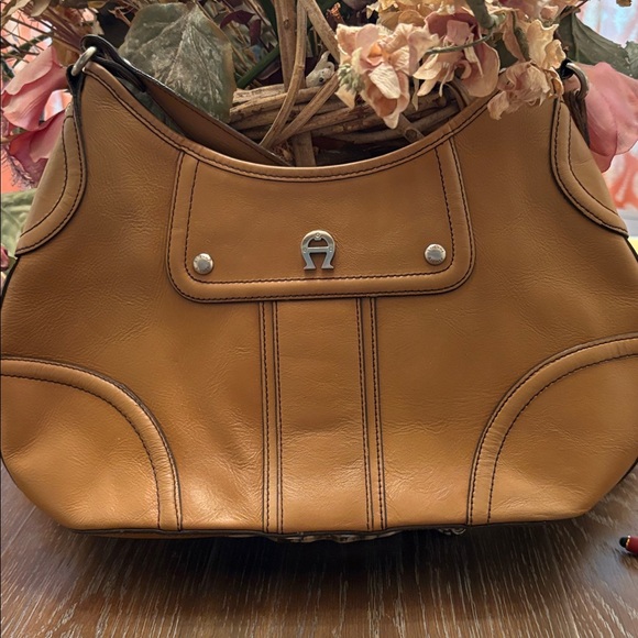 Tan Leather Shoulder Bag Etienne Aigner - Picture 1 of 3